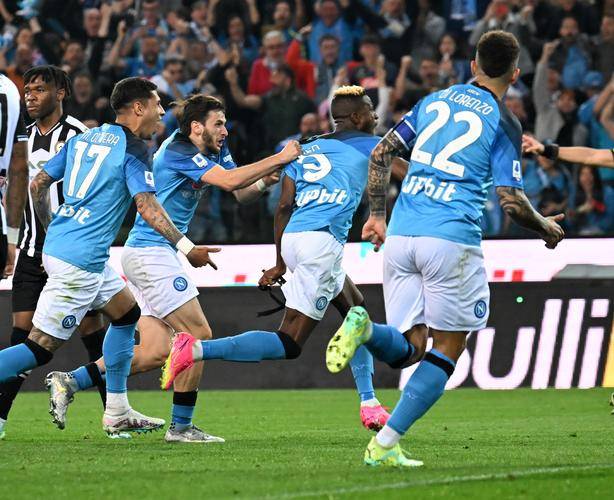 最新消息，国安争冠决定主帅去留，侯森重回首发河南大热不轻敌（最新动态：国安争冠或定主帅去留，侯森回归首发，河南热门不松懈）