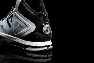 意甲半场：劳塔罗破门，莫拉塔伤退，国米1-0科莫（意甲半场战报：劳塔罗建功，莫拉塔伤退，国米暂1-0领先科莫）