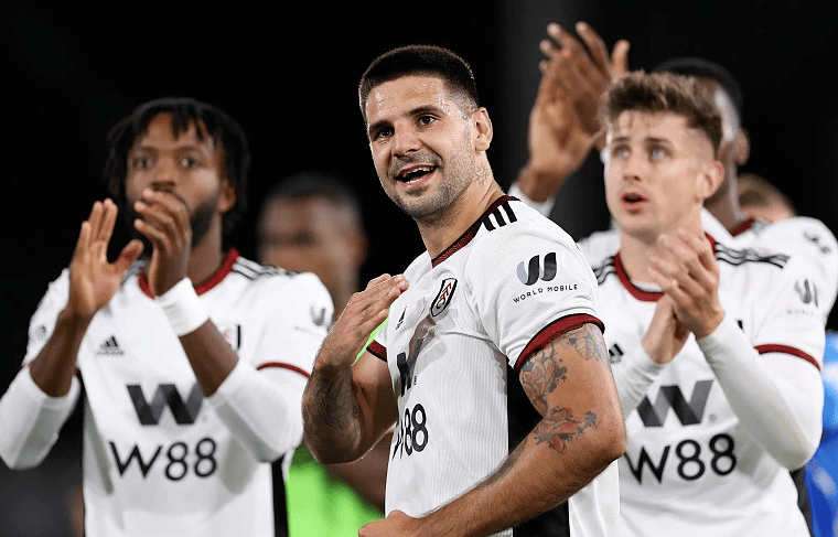 崔永熙：杨瀚森把女友带身边确实压力很大 希望他用实力打破质疑（崔永熙谈杨瀚森携女友随行：压力不小，盼他以实力回应质疑）