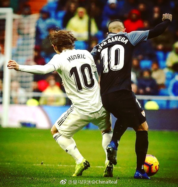 中场大闸，赫拉芬贝赫当选国米vs利物浦全场最佳球员（赫拉芬贝赫统治中场，荣膺国米对利物浦全场最佳）