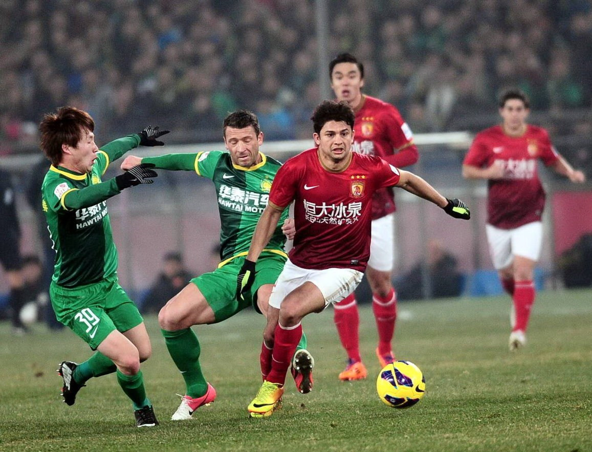 罗马诺：米兰前锋吉梅内斯很快将接受脚踝手术（罗马诺：米兰前锋吉梅内斯即将接受脚踝手术）