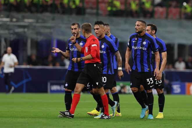 这一刻，时间仿佛停住（此刻，仿佛时光静止）