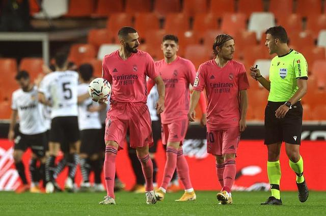 齐达内晒中国行照片：来中国遛了个弯，舒坦，下次还来（齐达内分享中国行照：来华随意转转，真惬意，下次还会再来）