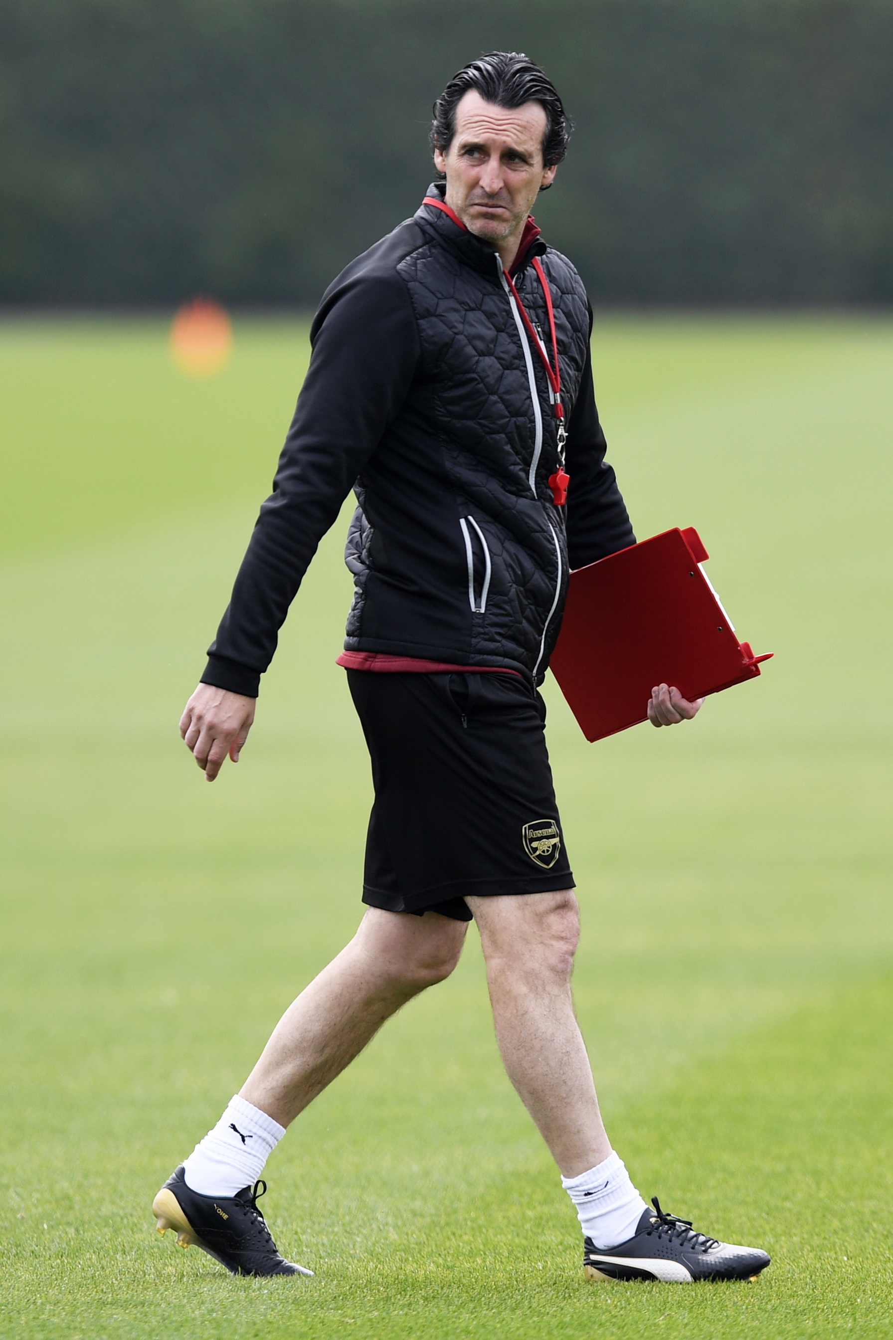 皇马本泽马梅开二度助球队取胜（本泽马双响助皇马全取三分）